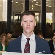 Laureato in Ingegneria Meccanica impartisce lezioni di matematica a studenti di scuole elementari, medie e superiori