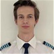 Studente presso istituto aeronautico con forte conscenza di fisica e meccanica