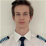 Studente presso istituto aeronautico con forte conscenza di fisica e meccanica