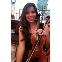 Profesora con más de 8 años de experiencia como profesora de teoria y solfeo y en la práctica del violín