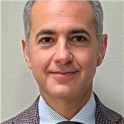 Adattabile, paziente, comprensivo, capacità di spiegare con entusiasmo