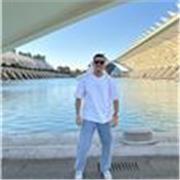 Una persona apasionada por los años que han pasado en nuestra civilización, con ganas de que los jóvenes aprendan sobre historia