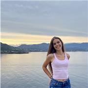 Me defino como responsable y comprometida. Cualquier persona