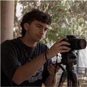 Profesor de lenguaje musical y de guitarra clásica.