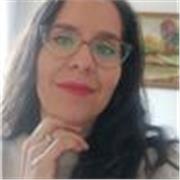 Profesora de Biología, que imparte sus clases de manera didáctica para construir un aprendizaje significativo