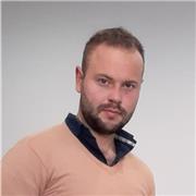 Profe de matemática con perfil pedagógico orientado a estudiantes adolescentes