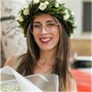Laureata in Psicologia, con studi di liceo Scientifico, e appassionata di Filosofia