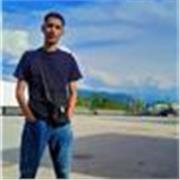 È in possesso di una laurea in giurisprudenza in lingua araba e della nazionalità marocchina