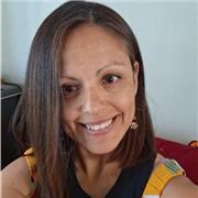 Prrofesor de español dicta clases a niños de pre escolar y básica