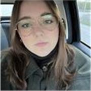 Laureata in Interpretariato impartisce lezioni di inglese (grammatica e letteratura) a bambini e ragazzi da elementari a liceo