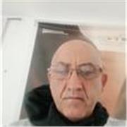 Profesor de humanidades imparte clases