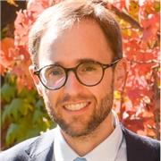 Administrador de empresas con un alto nivel de experiencia en el ámbito educativo y empresarial, formando jóvenes para el futuro y ayudando a adultos a emprender o potenciar sus negocios.