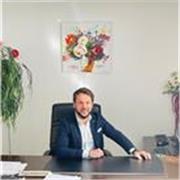 Coach professionista, iscritto ad associazione di categoria, impartisce lezioni di coaching