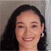 Professora de português com experiência nos modos remoto e presencial