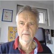 Mathe-Tutor, der Kinder und Jugendliche bis zum Abitur begleitet.