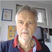 Mathe-Tutor, der Kinder und Jugendliche bis zum Abitur begleitet.