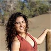 Estudiante de Turismo y ADE con experiencia en clases particulares. Ofrezco apoyo escolar, idiomas, arte escénica y piano.
