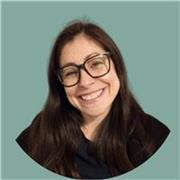 lista para acompañar y ayudar a estudiantes en su viaje educativo hacia el dominio de las estrategias y conceptos de marketing
