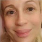 Professoressa di Filosofia impartisce lezioni nelle seguenti materie: Storia, Filosofia, Letteratura Italiana