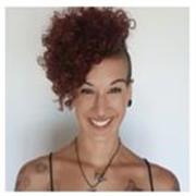 Profesora titulada en Yoga con más de 10 años de experiencia 