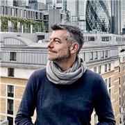 giornalista, editor letterario, docente liceo con phD storia, disponibile per lezioni online a studenti di superiori e università