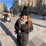 Me defino una chica emprendedora, con iniciativa y con recursos. Me gusta ayudar a los alumnos de manera no tradicional.