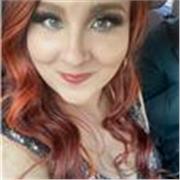 Maestra de español imparte clases a niños extranjeros