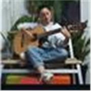 Clases particulares de música (iniciación, lenguaje, canto, guitarra y ukelele). Dirigida principalmente a niños y adolescentes.