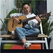 Clases particulares de música (iniciación, lenguaje, canto, guitarra y ukelele). Dirigida principalmente a niños y adolescentes.