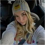 Studentessa di medicina che offre ripetizioni per materie specifiche o aiuto compiti