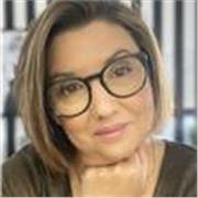 Profesora de economía con más de 20 años de experiencia en secundaria, bachillerato y universidad
