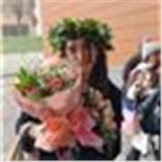 Insegnante di inglese. Diploma superiore Cambridge e Laurea in Genomics (corso di laurea in inglese). 