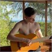 Dou aula de violão totalmente on-line, do básico até a fluência de tocar músicas de ouvido