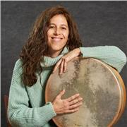 Talleres de canto, circulos de percusion y clases de piano