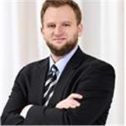 Student Wirtschaftsingenieurwesen gibt Nachhilfe