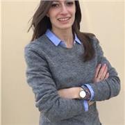 Psicoterapeuta in formazione spartisce lezioni in psicologia e tutte le materie di elementari e medie