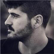 Enamorado del arte, profesor de piano y estudiante de arquitectura