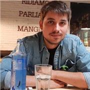 Estudiante de electrónica con conocimientos en física de Bachiller y primero de grado universitario, matemáticas de Bachiller, nivel de inglés B2 certificado por Cambridge; se ofrece para dar clases de cualquiera de las materias de Bachiller nombradas