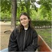 Profesora de matemáticas para cualquier edad. Soy educada, paciente y me encanta enseñar a niños. Tengo experiencia dando clases
