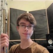 I'm experienced flute player and can teach those who start playing.