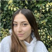 Soy Juncal y tengo 20 años. Estudio actualmente Magisterio en la Universidad Complutense de Madrid. Vivo en Colmenarejo pero puedo desplazarme por la zona. 
Puedo dar clase en todas las materias a alumnos de primaria