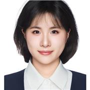 ESL tutor in London offering personalised English lessons for non-native speakers, focused on confidence and communication.