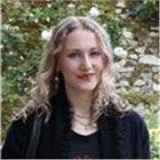 I am a Fine Artist and Art Instructor based in London, offering in-person and online lessons in drawing, painting, and mixed media