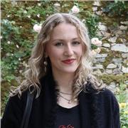 I am a Fine Artist and Art Instructor based in London, offering in-person and online lessons in drawing, painting, and mixed media