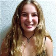 Soy estudiante de Magisterio y tengo título C1 de euskera. Además, es mi lengua materna ya que desde pequeña lo he desarrollado.