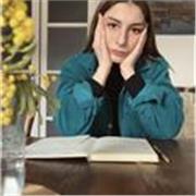 Studentessa con diploma accademico di primo grado all’Accademia di Belle Arti di Venezia offre ripetizioni in tutte le materie ai ragazzi delle scuole elementari e medie, con una particolare predisposizione alle materie artistiche ed umanistiche
