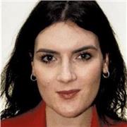 Docente di italiano e latino impartisce lezioni nelle materie umanistiche, in presenza e online per tutte le scuole