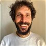 Insegnante di inglese impartisce lezioni di inglese online per bambini ragazzi e adulti