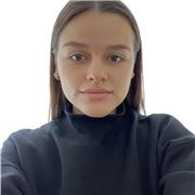 Músico compositora, ofrece clases de guitarra y composición musical (letra y música) reside en Barcelona, puede ser presencial u online