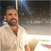 Chimico iscritto all'Albo dà lezioni di chimica a studenti di scuole superiori e università. 